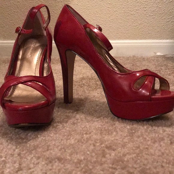 BCBGeneration Red Pumps - Picture 4 of 4